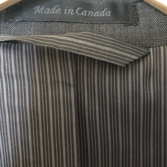 Slim fit blazer. Made in Canada by Calvin Klein - Picture 4 of 6